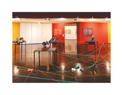 Sobre os vínculos invisíveis [On the Invisible Bonds]