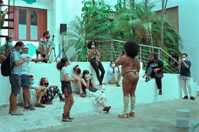 Una de las Postales Mentía [Um dos cartões postais mentia]